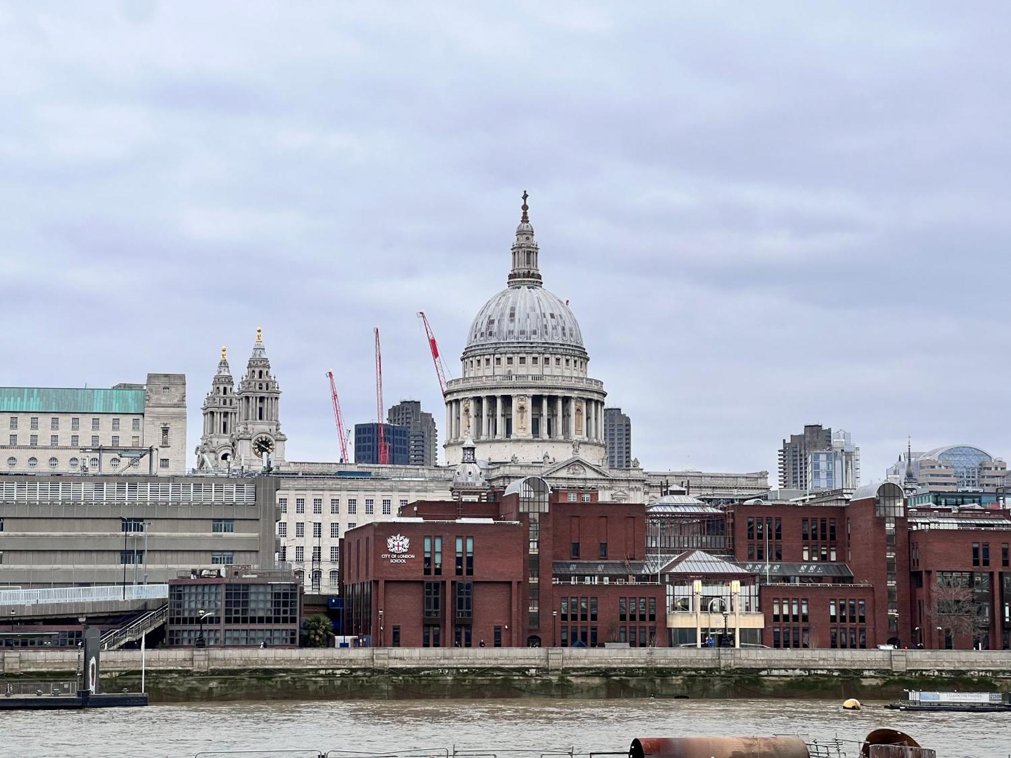 Апартаменты Happy River Thames View Entire