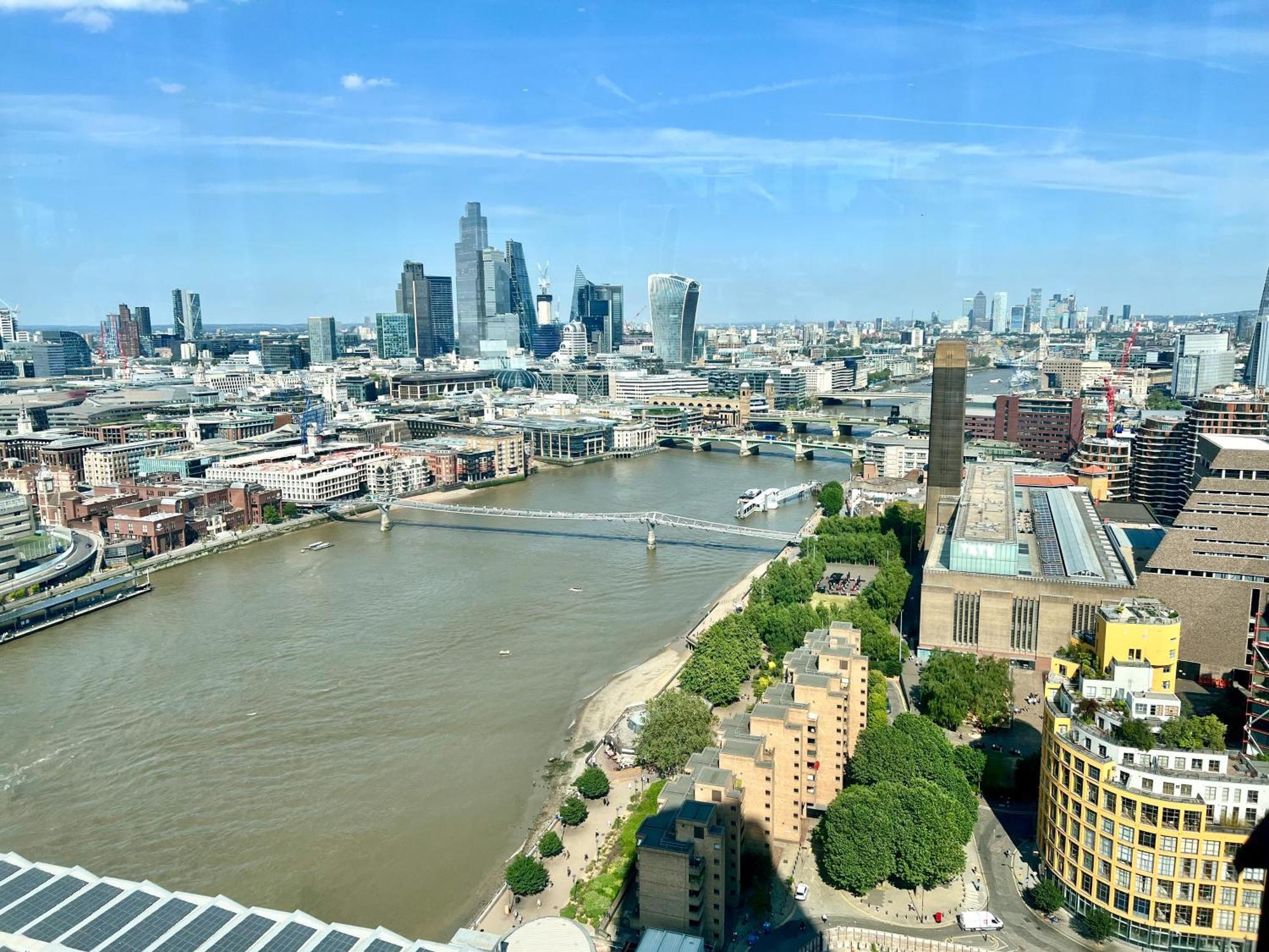 Апартаменты Happy River Thames View Entire